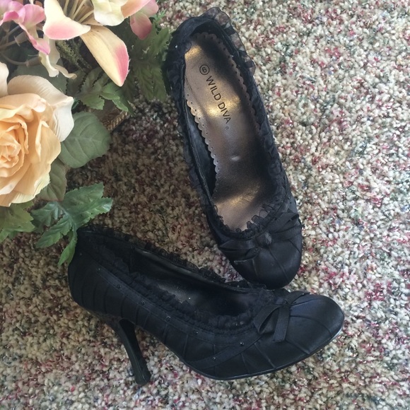Wild Diva Shoes - Black ribbon heels
